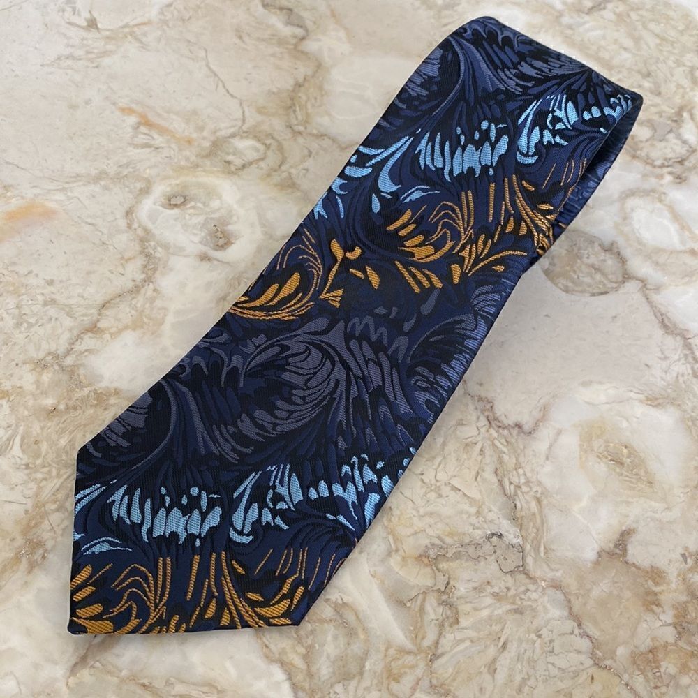 NWT St. Lynn 100% Silk Tie